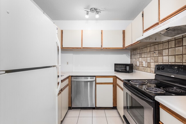 Photo - 1405 Haro St