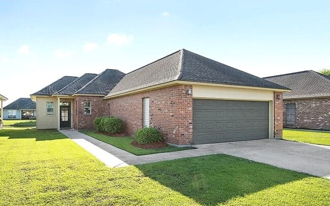 Building Photo - Lakefront Charm Near LSU – 3 Bed, 2 Bath w... Rental