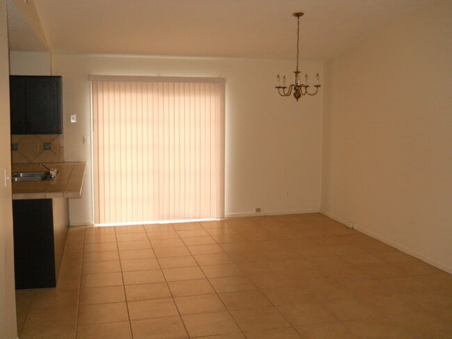 Photo - 3846MAN Unit MANORCOURT-3846MANO-A