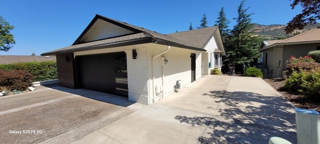Photo - Beautiful Spacious Home for Rent