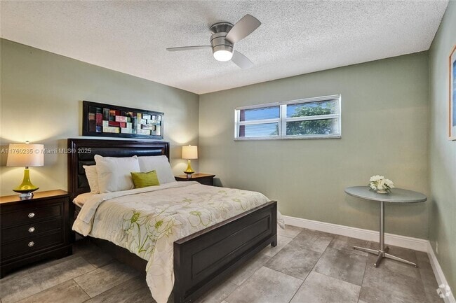 Building Photo - 400 S Hollybrook Dr Unit 303 Rental