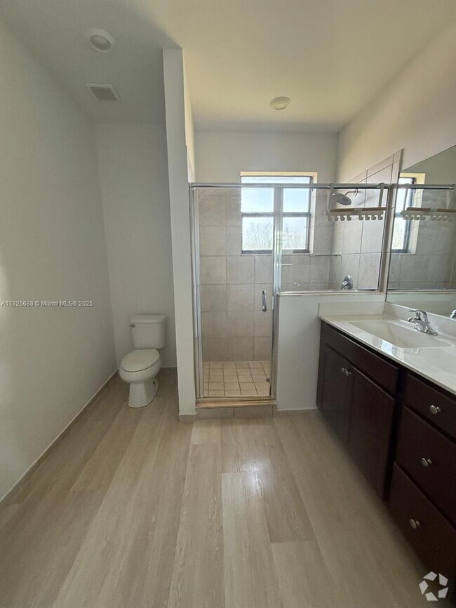 Building Photo - 3761 SE 1st St Rental