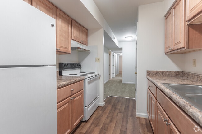 3BR,1BA,-1250SF,Garden