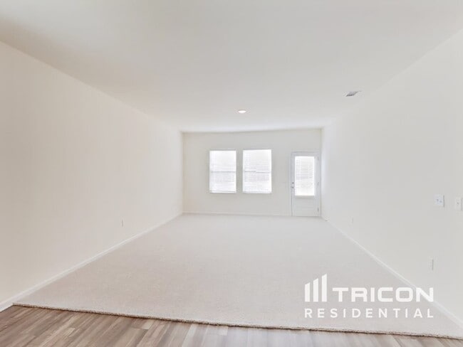 Photo - 305 Nasturtium Wy