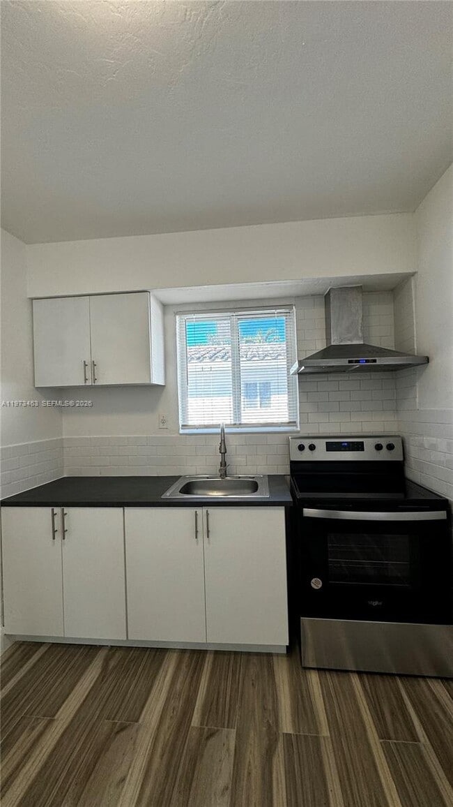 Photo - 120 NE 55th St Unit 4