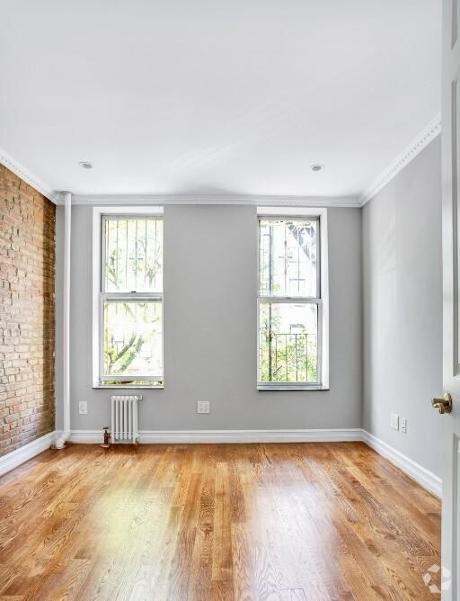 Building Photo - 279 E 10th St Rental