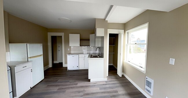 Photo - 2945 Quadra St Unit 3