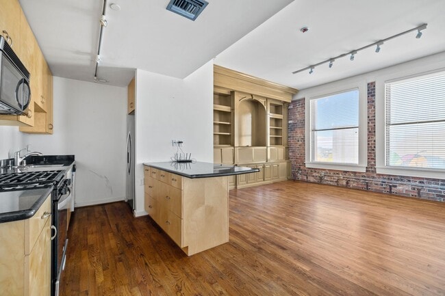 Building Photo - 915 Franklin St Unit 7F