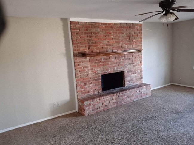 Photo - 616 Briarwood Ln