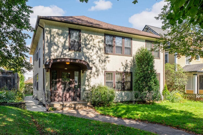 Photo - 969 St Clair Ave