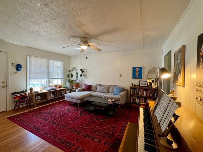 Photo - 202 W Poplar Ave Unit C