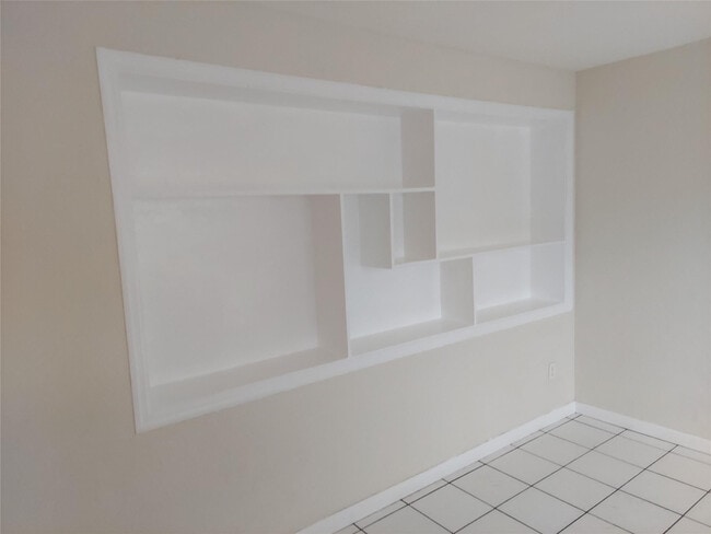 Building Photo - 3021 SW 1st Terrace Unit West