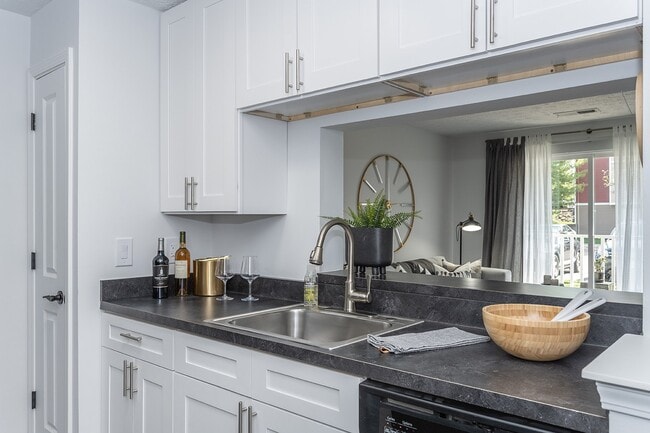 Photo - Hilltop Apartments