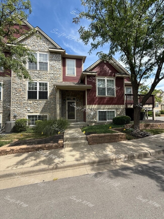 Building Photo - 15829 Robinson St Rental