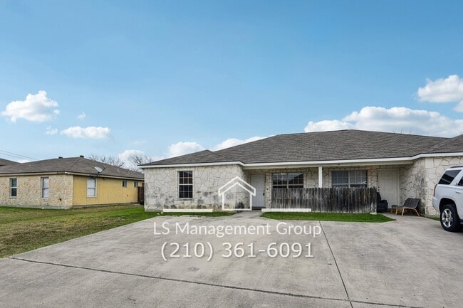 Photo - 7636 Oak Chase