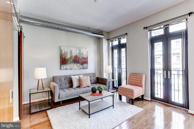 1390 Kenyon St NW Unit 304