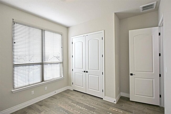 Photo - 588 Vale Ct