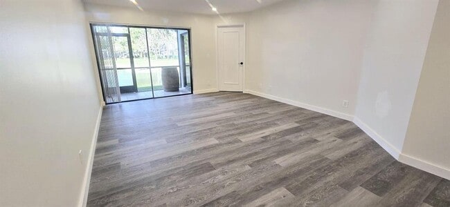 Photo - 5539 Courtyard Dr Unit 5539