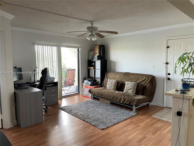 Building Photo - 450 Palm Cir W Unit 307 Rental
