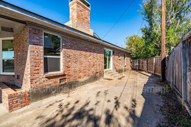 Photo - 4304/4306 SW Loop 820