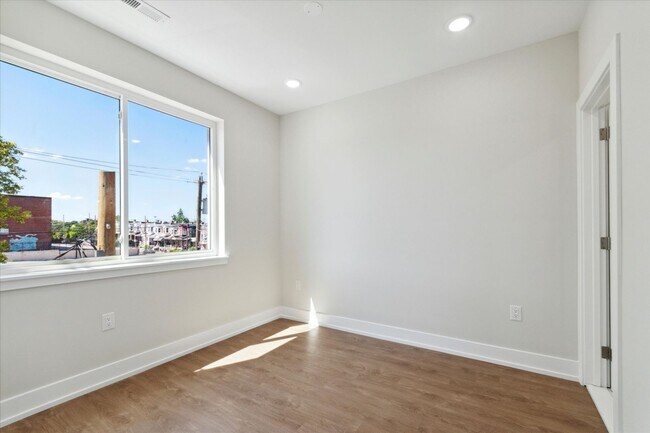 Photo - 723-729 N 35th St