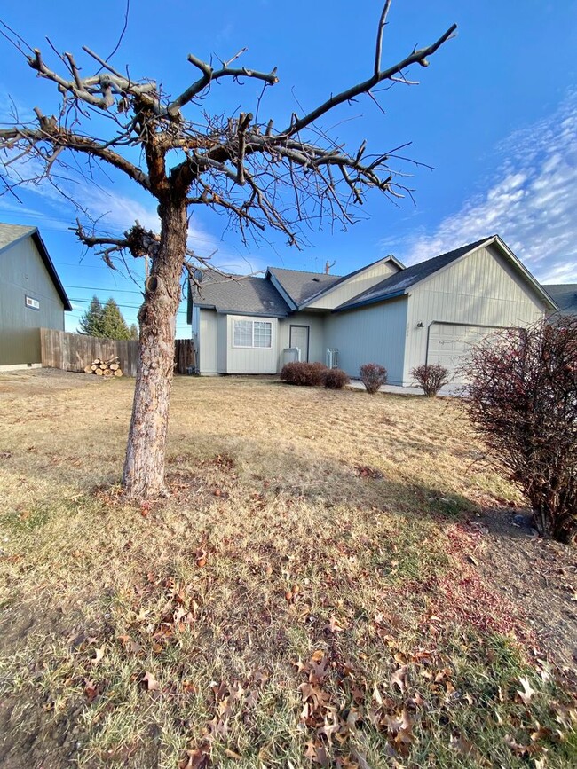 Photo - 3336 NE Cruise Loop