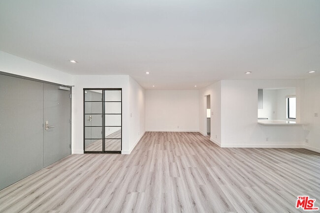 Photo - 145 S Maple Dr Unidad 102