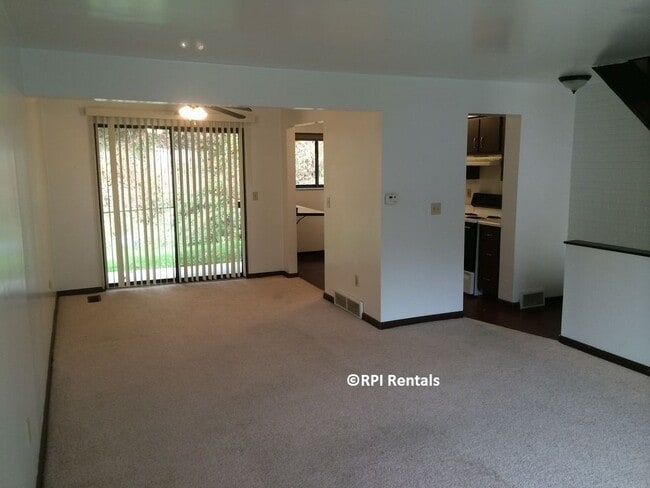 Shaler 2 Bedroom Townhouse - Shaler 2 Bedroom Townhouse