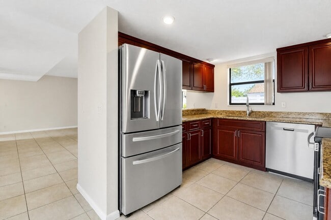 Photo - 202 Lakewood Dr