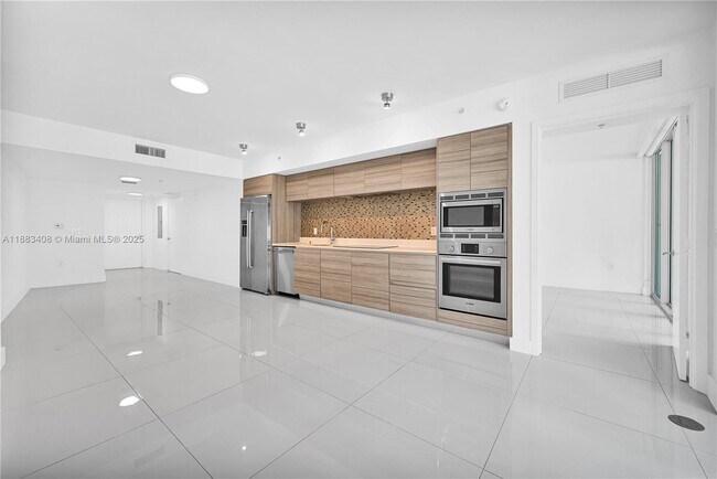 Photo - 6620 Indian Creek Dr Unit 116