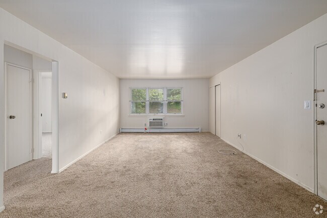 2BR, 1BA - 921SF - Living Room