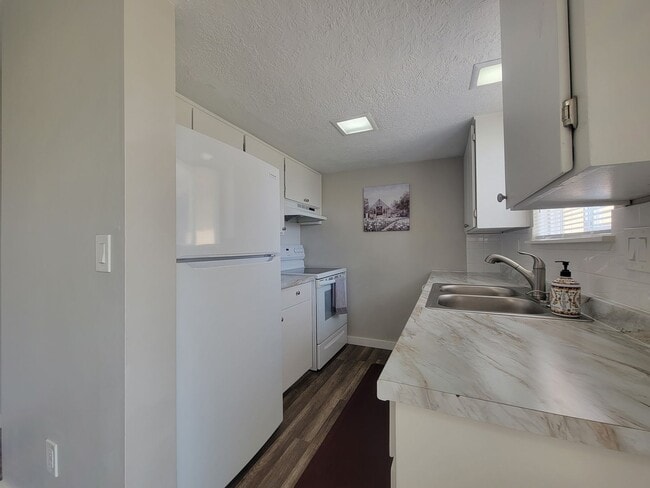 Photo - Newly Renovated Townhouse - Pet Friendly!! Unit 1222
