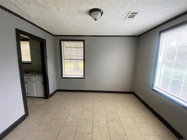 Photo - 3577 Whiting Ave