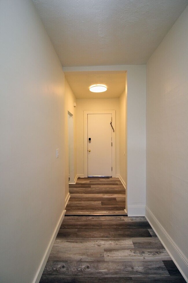 Photo - 843 N Knott St Unit 304