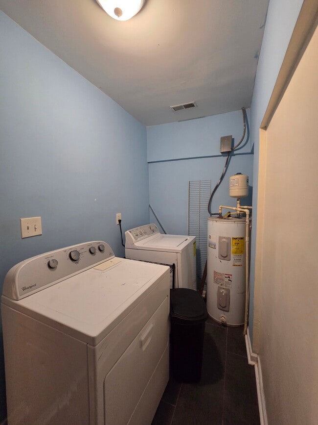 Photo - 1022 Ashby Grove SW