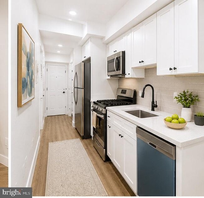 1823 East Capitol St SE Unidad 3-BEDROOM APARTMENTS