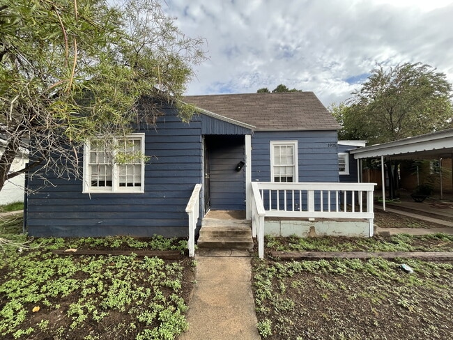 Building Photo - 2 Bed, Charm and All Bills Paid! Rental