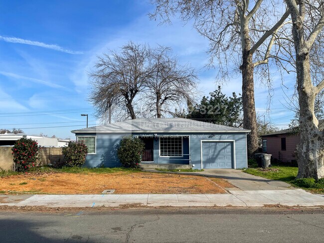 Photo - 1625 Basler St House