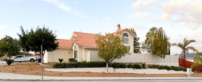 Building Photo - 8558 Sandhill Dr