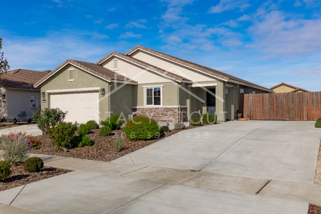 Photo - 1385 Deerwood St