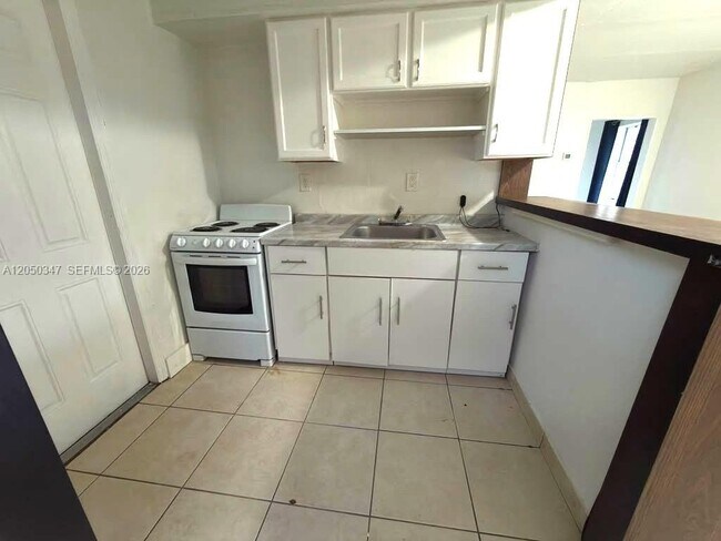 Photo - 800 NW 56th St Unit 3
