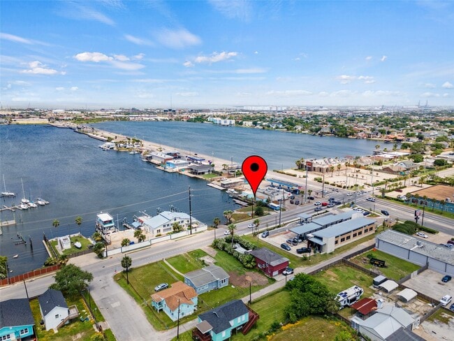 Photo - 6104 Heards Ln