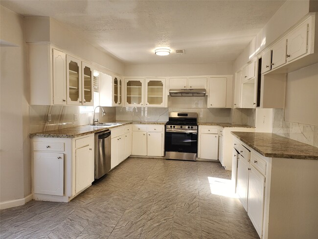 Photo - 8531 Hiawatha Dr