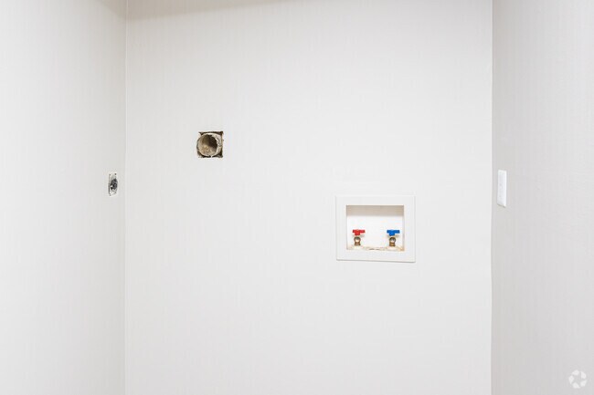 2BR, 1BA - 945 SF - Laundry Hook Ups