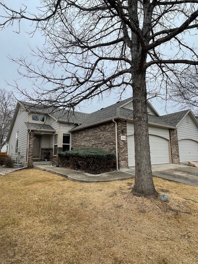 Building Photo - STUDENTS WELCOME! Spacious Duplex in Southwest Ft. Collins