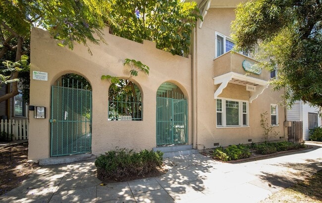 Building Photo - Charming 1 BR with AC in Bankers Hill with... Unit 08