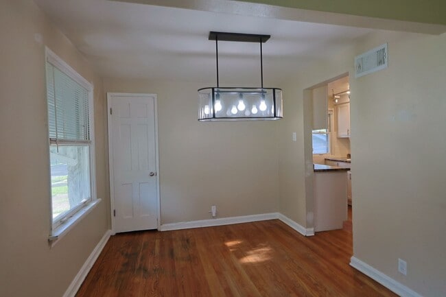 Photo - 1901 N Hanley Rd