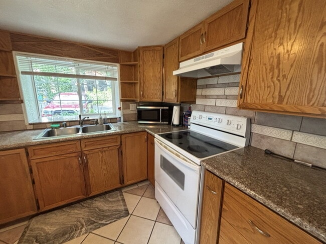 Photo - Private 3-bedroom home with fenced yard in Pollock Pines near amenities and Hwy-50!