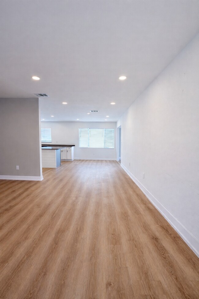 Photo - 8127 Chesebro Ave