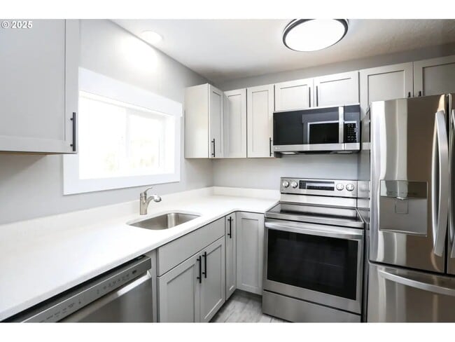 Photo - Royal Avenue